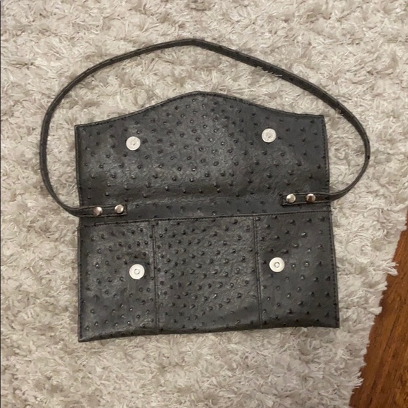 Faux ostrich clutch with detachable strap - Picture 3 of 5